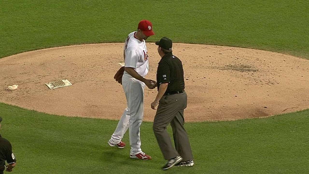 Umpire O'Nora exits D-backs-Cards tilt with illness
