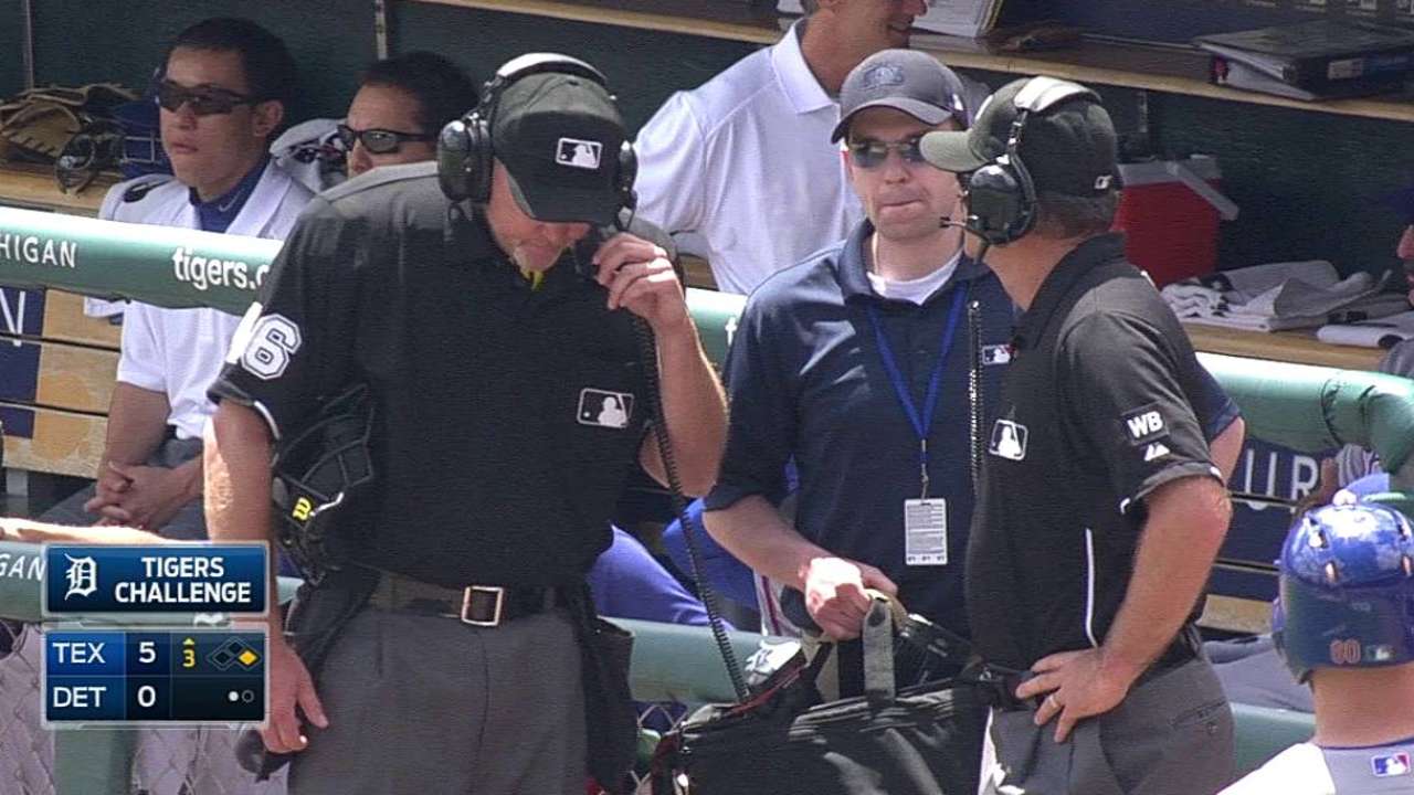 Tigers' Ausmus loses challenge on play at plate
