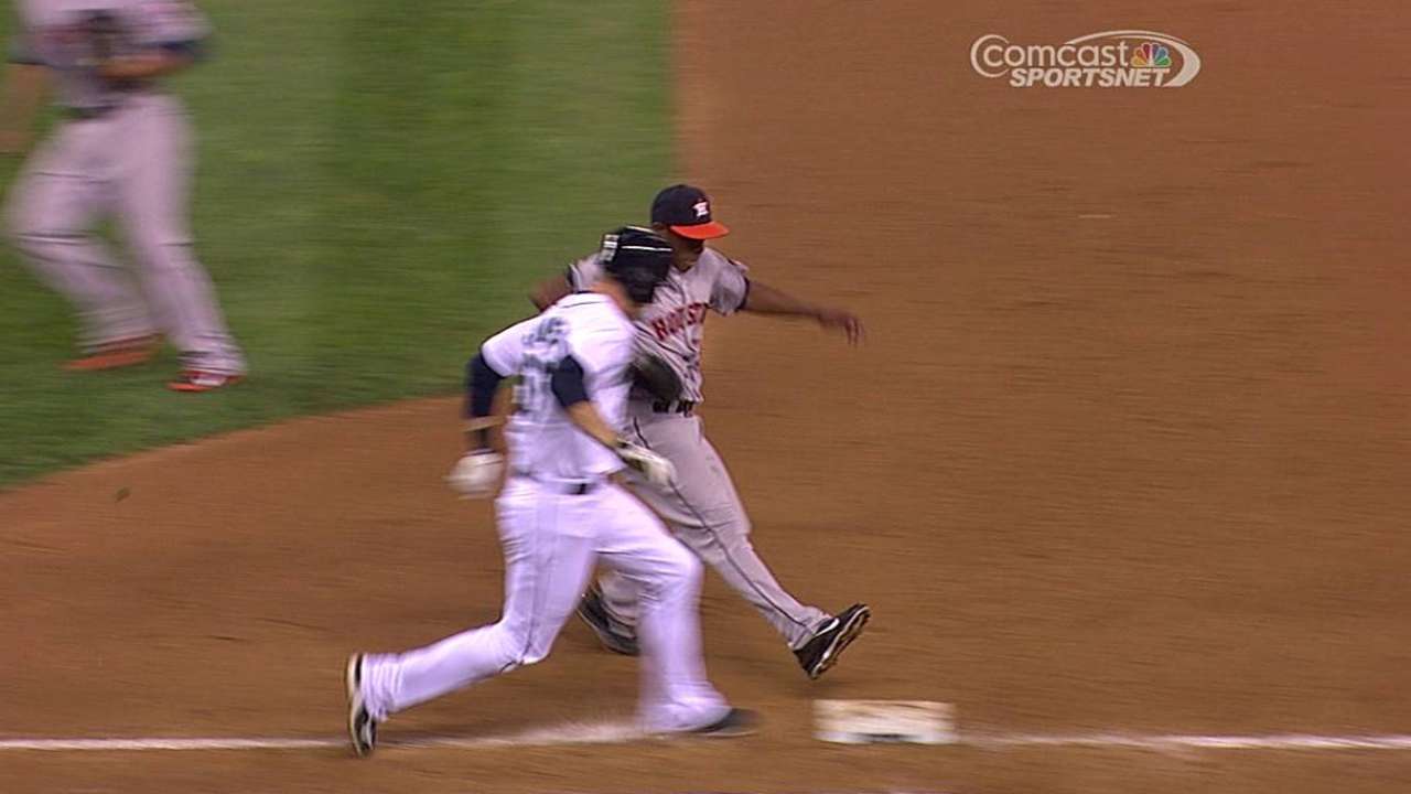 Astros lose challenge on tiebreaking infield hit