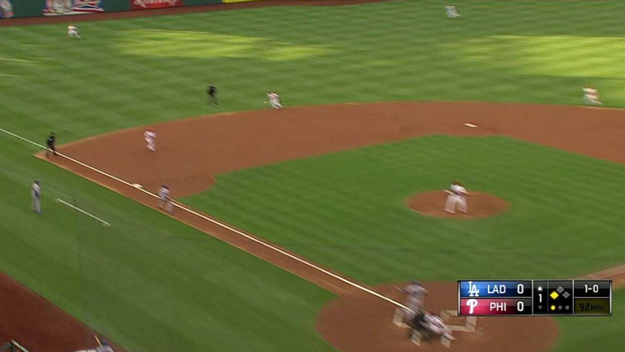 Kershaw domina y Dodgers pintan de blanco a Filis