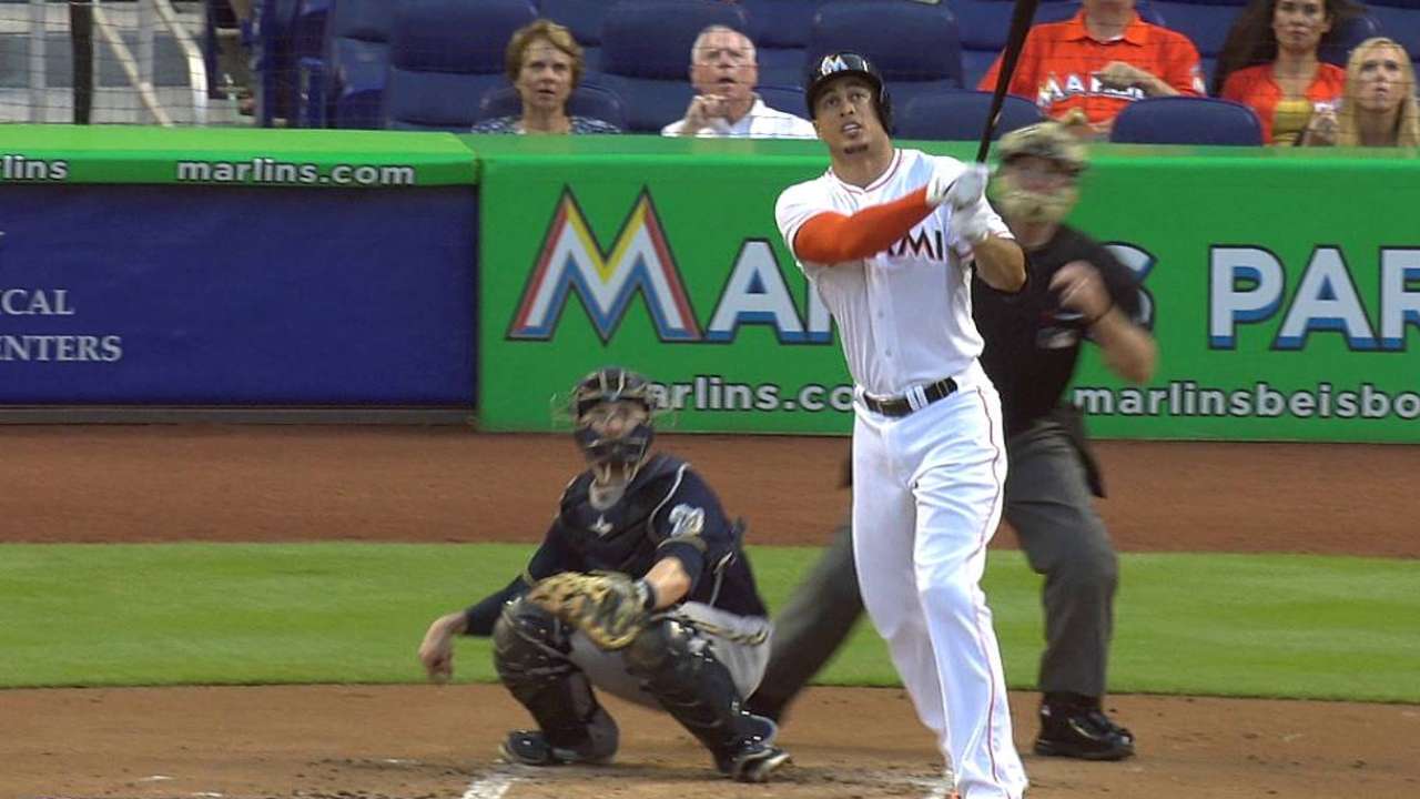 Stanton jonronea pero Marlins caen con Cerveceros