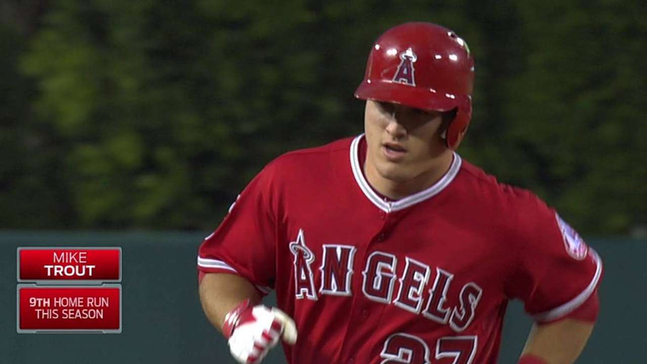 Trout, Iannetta dan HR en triunfo de Angels ante K.C.