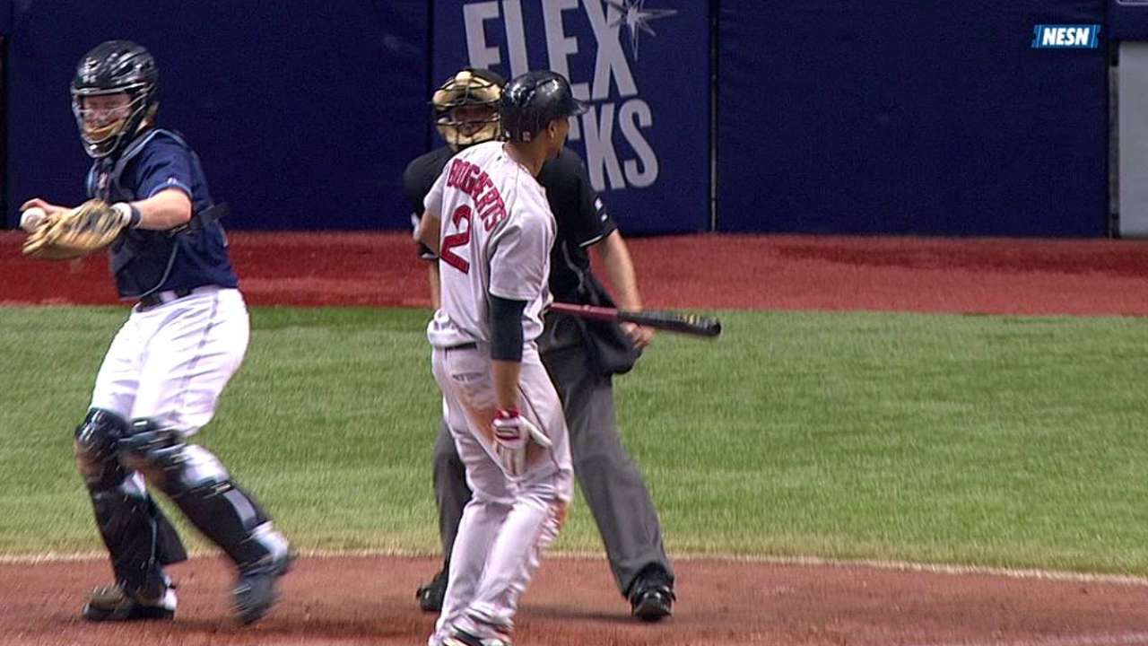 Bogaerts exits with right hamstring cramp
