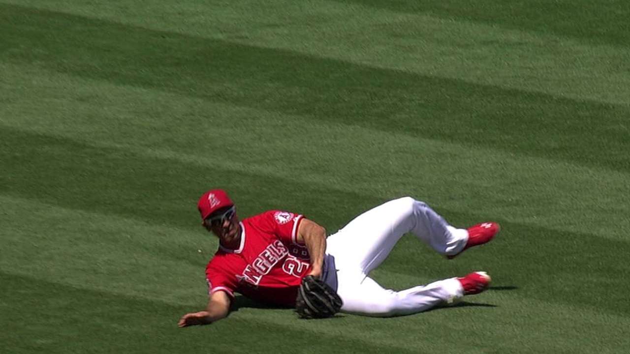 Injuries, struggles force Scioscia into platooning
