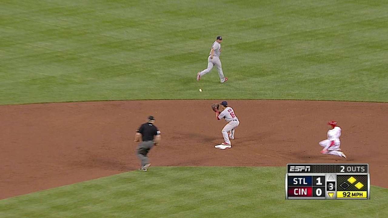 Signed for pop, Peralta making noise with glove