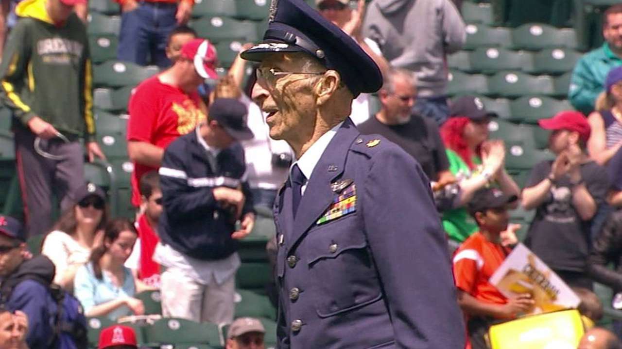 Mariners pay tribute on Memorial Day