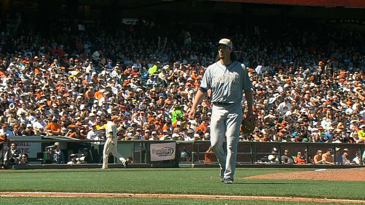 Samardzija por fin se apunta primer triunfo del año