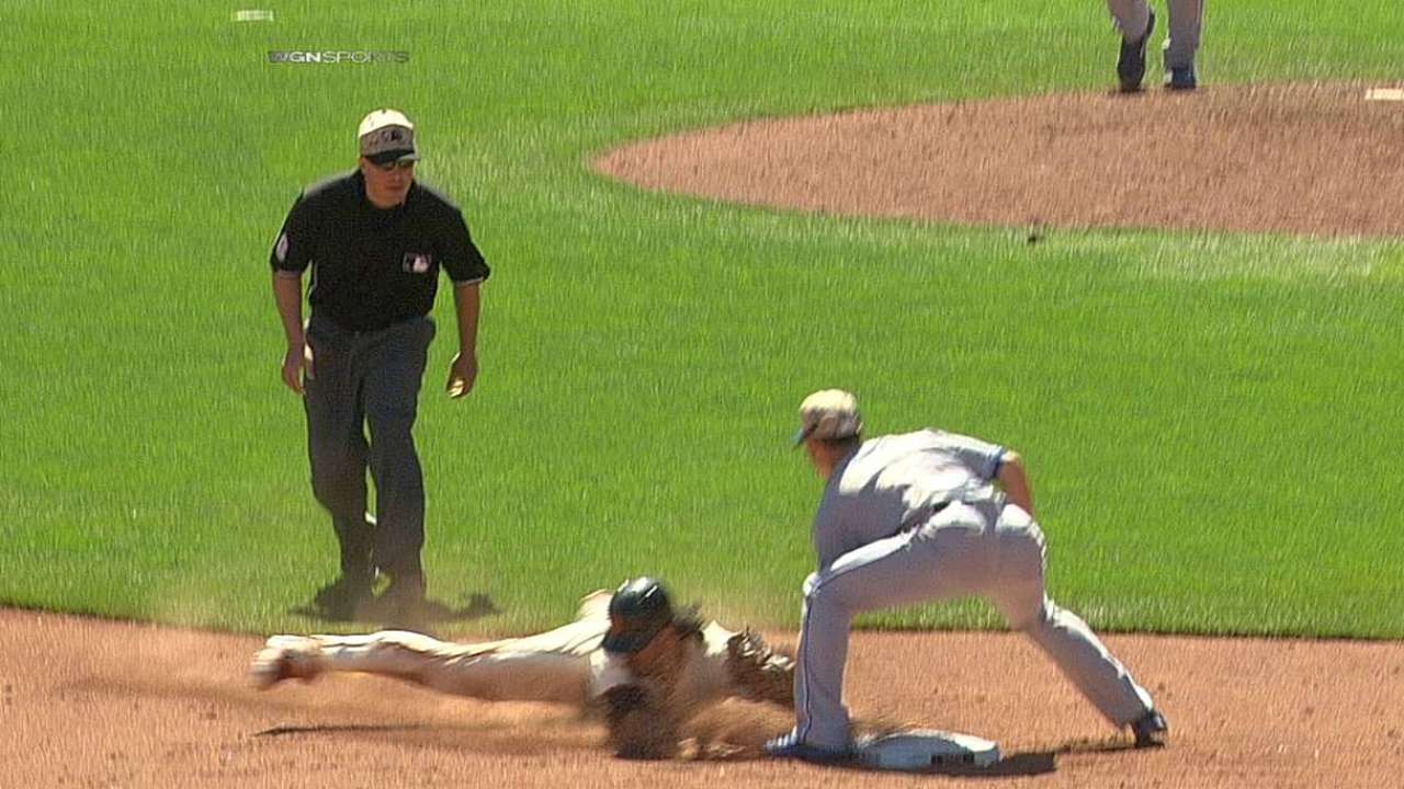 Call stands after Cubs challenge Giants steal