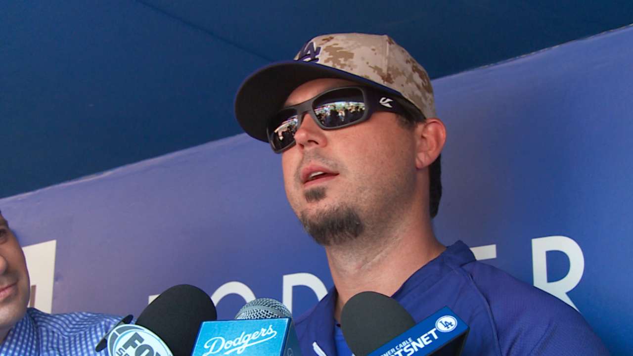 Beckett, Wainwright named NL Players of Week