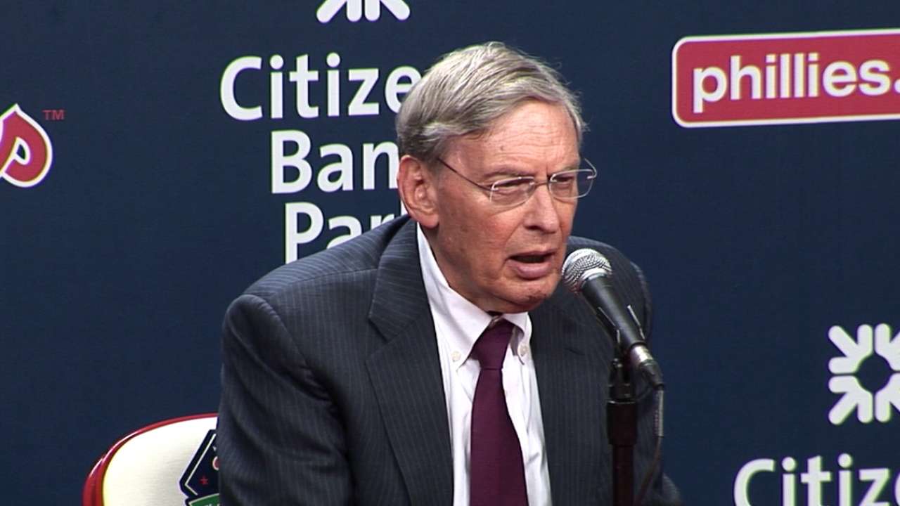 Selig honored in Philly for dedication in fighting cancer