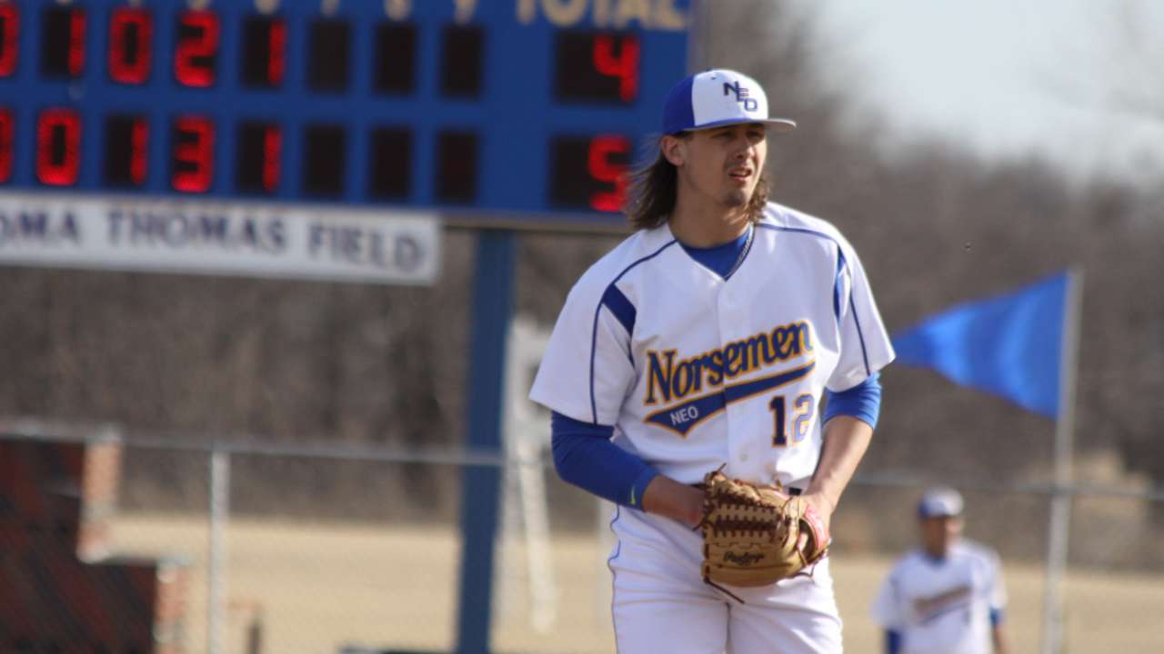 Astros grab Deetz with 11th-round pick