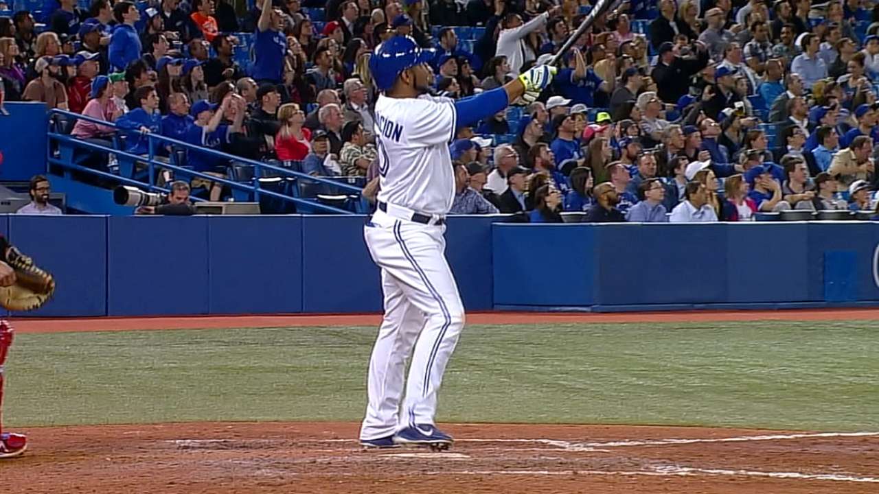 Edwin ties club record with 14th homer in a month
