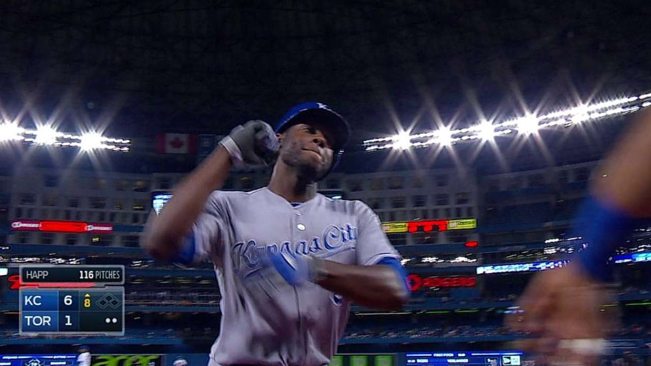 Cain y Gordon pegan jonrones en triunfo de Reales
