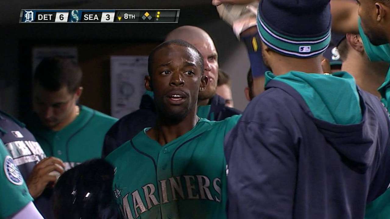 Mariners place Saunders on 15-day disabled list