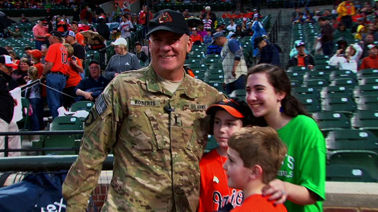 Orioles host soldier's family reunion at Camden Yards