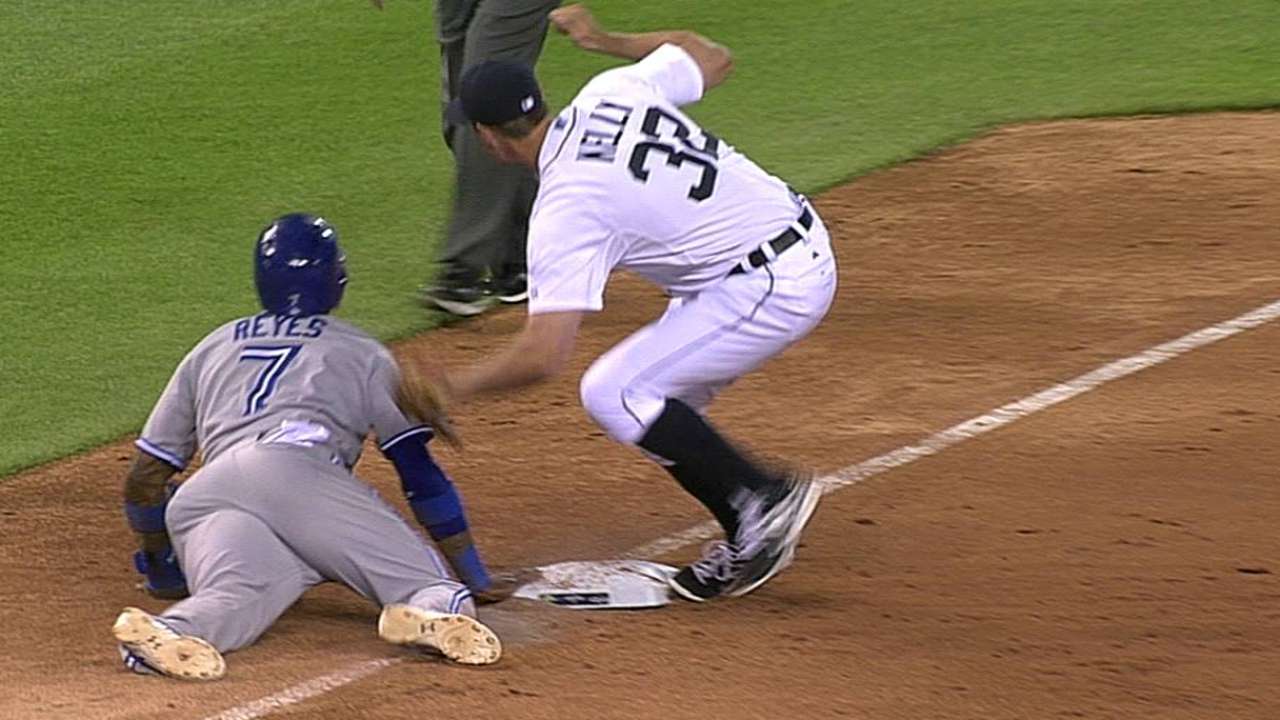 Reyes safe at third as Tigers lose challenge