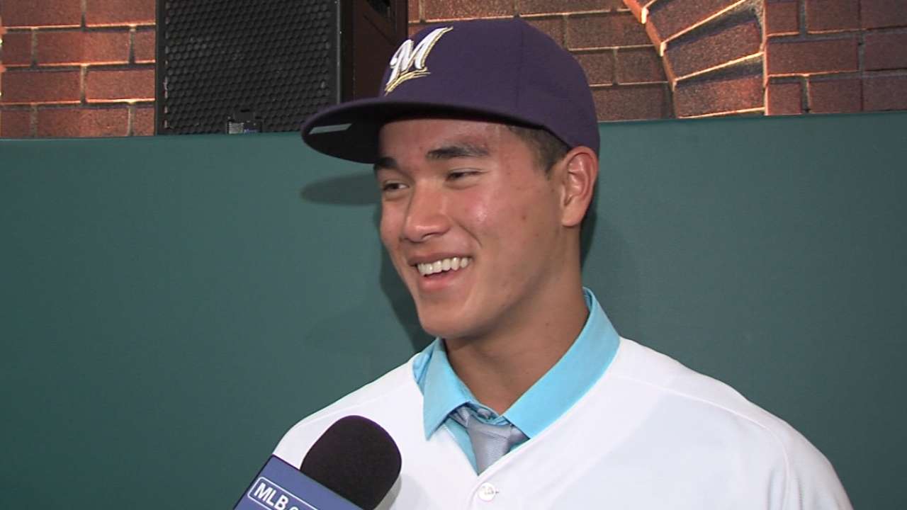 Brewers move toward deal with first-round Draft pick