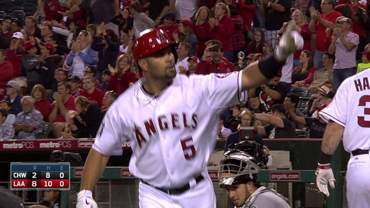 Pujols jonronea y los Angels doblegan a White Sox