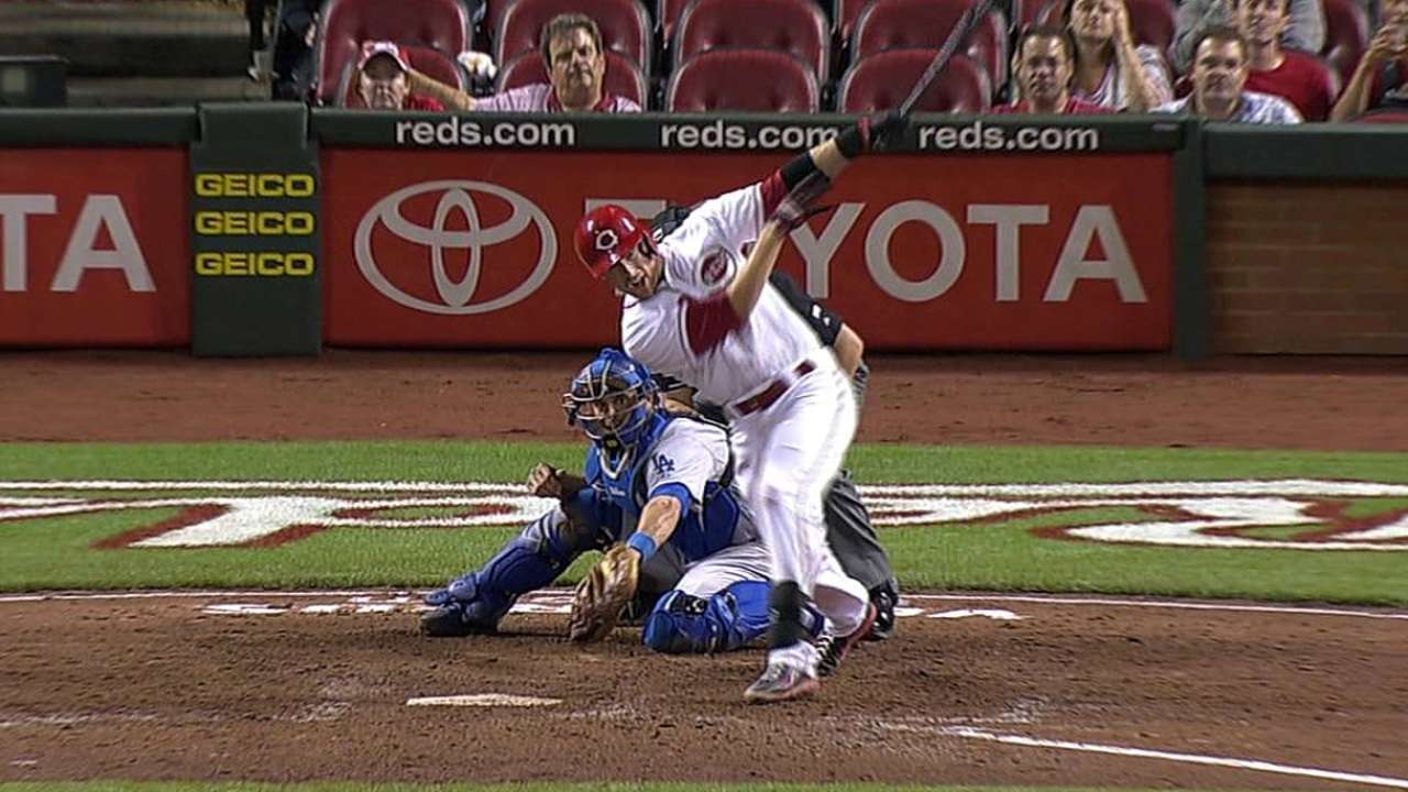 Reds sluggish after rain delay in Votto's return