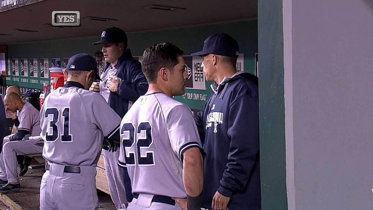 Ellsbury exits vs. Mariners with right hip tightness