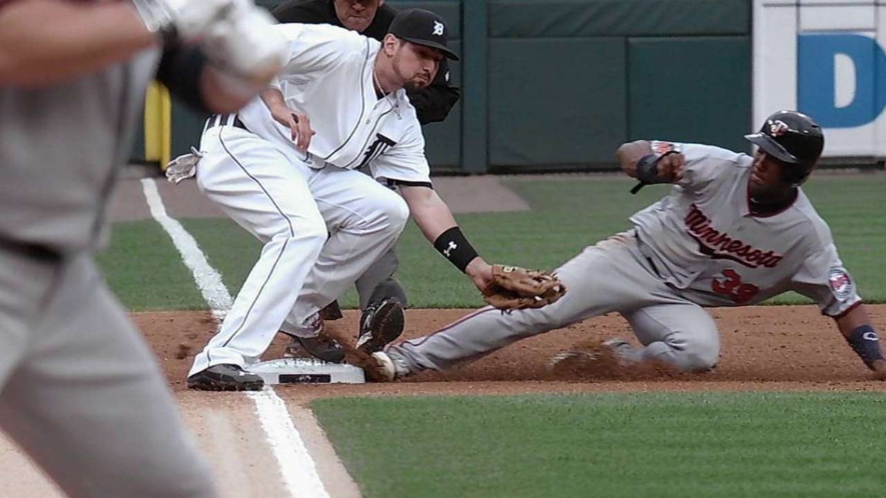 Twins win replay challenge in third inning vs. Tigers