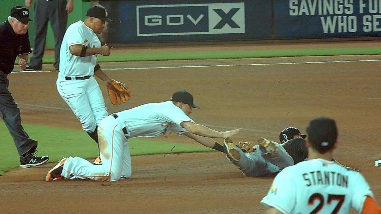 Marlins' challenge overturns Pirates' stolen base