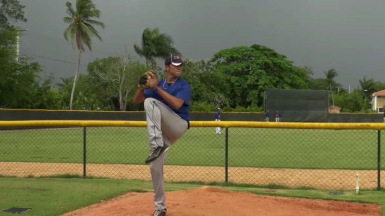 Blue Jays lock up pitching prospect Meza