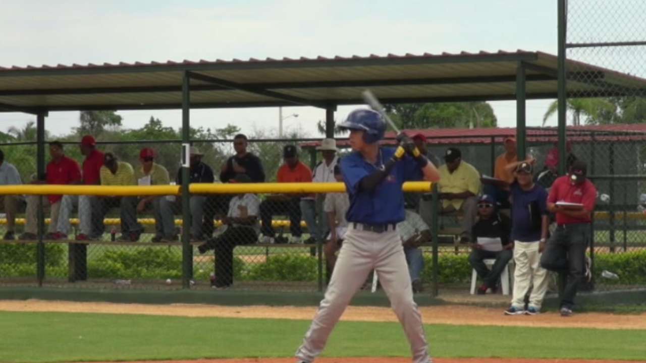 Mets, infield prospect Hernandez agree to deal