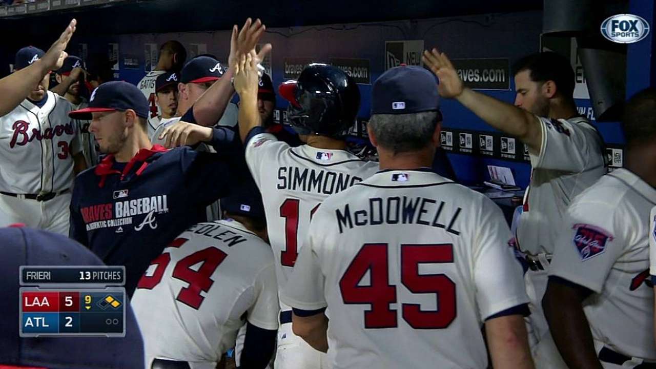 Heyward back in lineup despite bruised hand