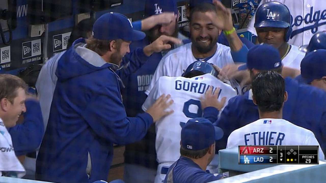 Haren conduce triunfo de Dodgers sobre D-backs