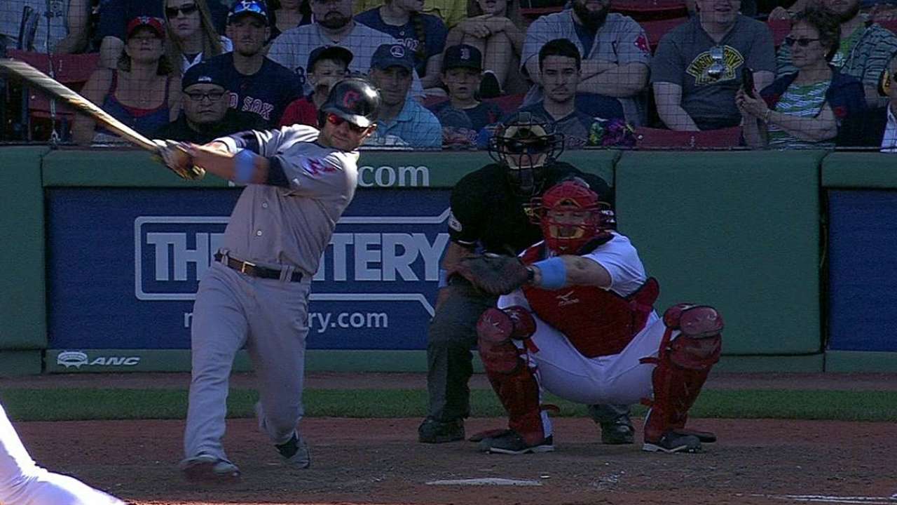 Indios superan a Medias Rojas con HR de Swisher