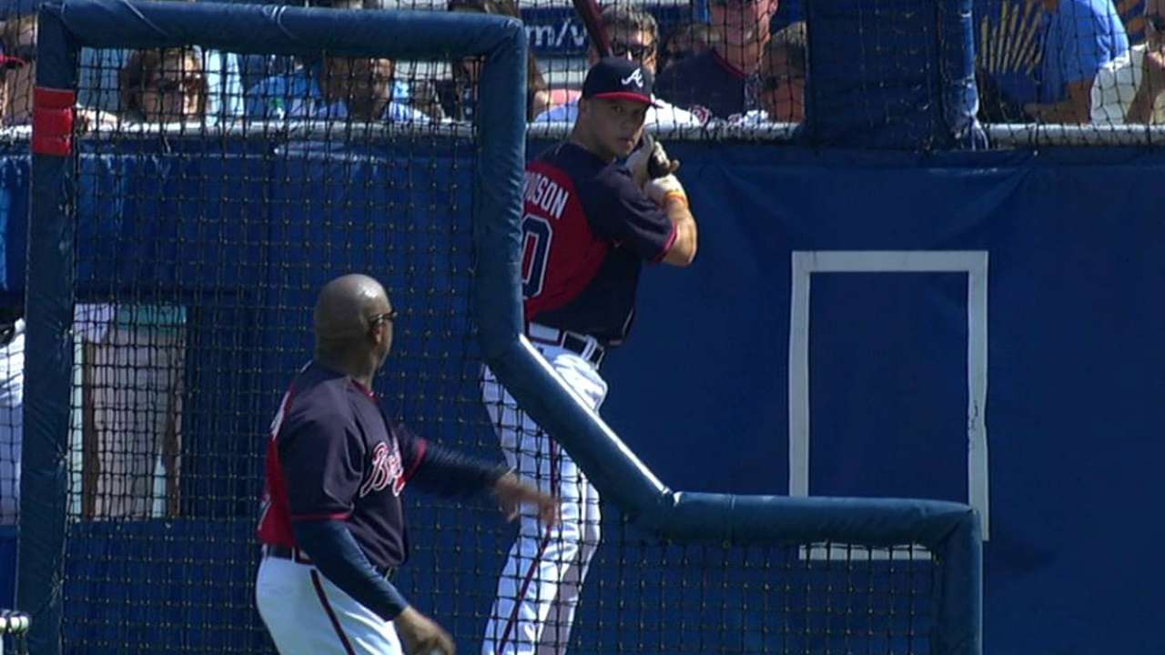 Braves' top pick Davidson signs, takes BP at Turner