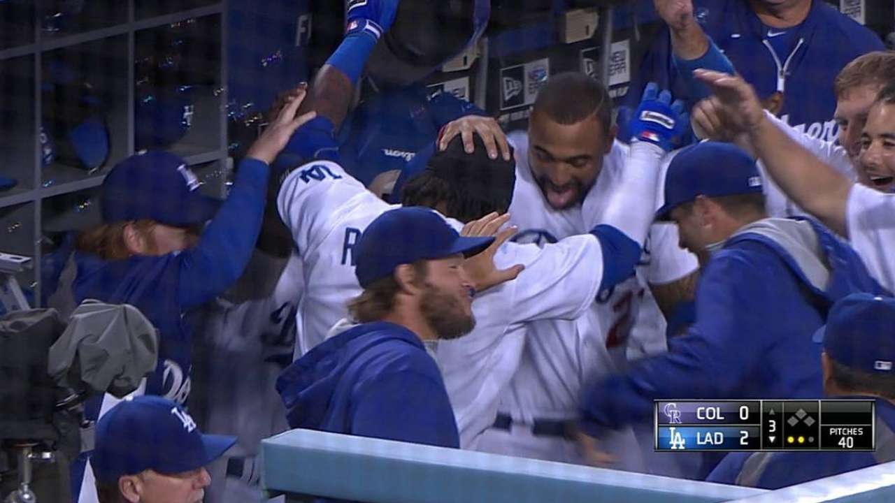 Hanley pega HR, luego se lesiona al ganar Dodgers