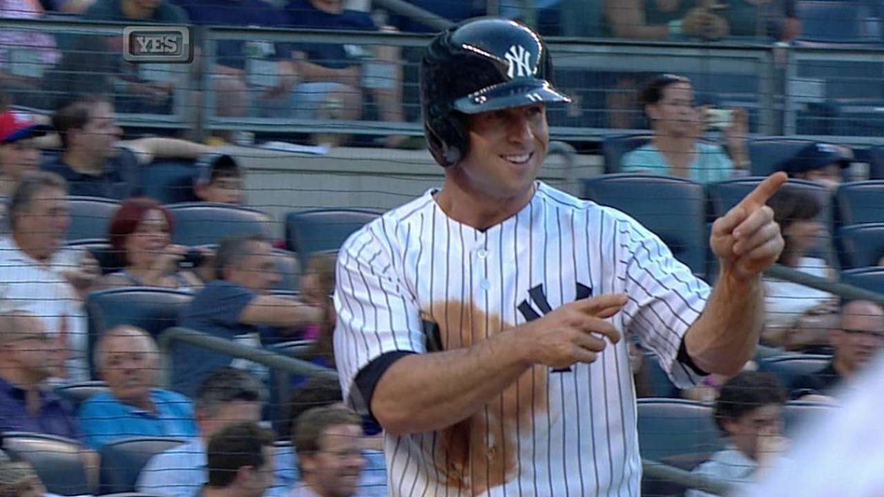 Yankees ganan y le 'pisan los talones' a Azulejos