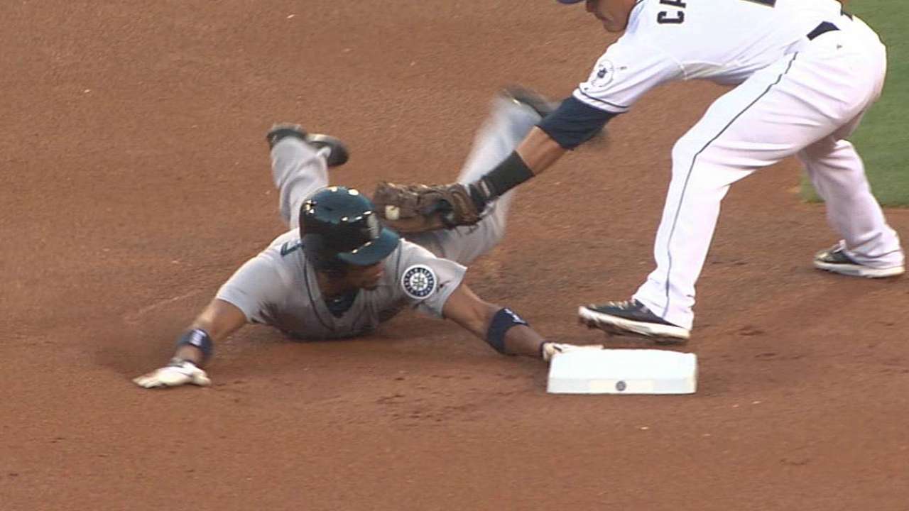 Mariners lose challenge on steal attempt