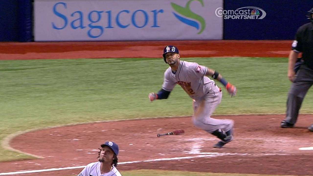 Villar jonronea y ayuda a Cosart a derrotar a Rays