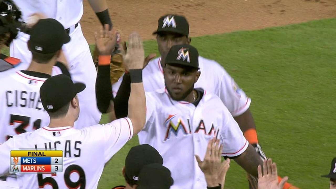 Ozuna y Hechavarría guían a Marlins sobre los Mets