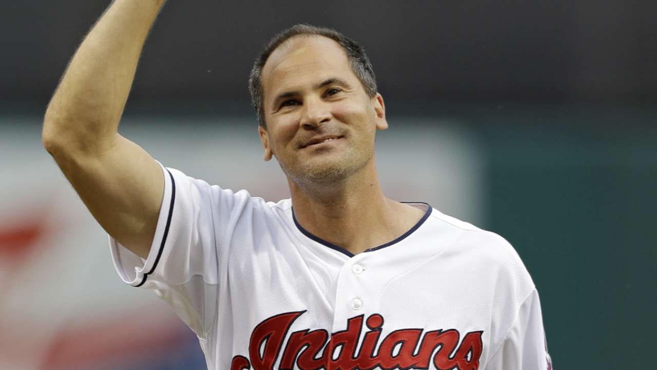 Vizquel feted before Tribe Hall of Fame ceremony