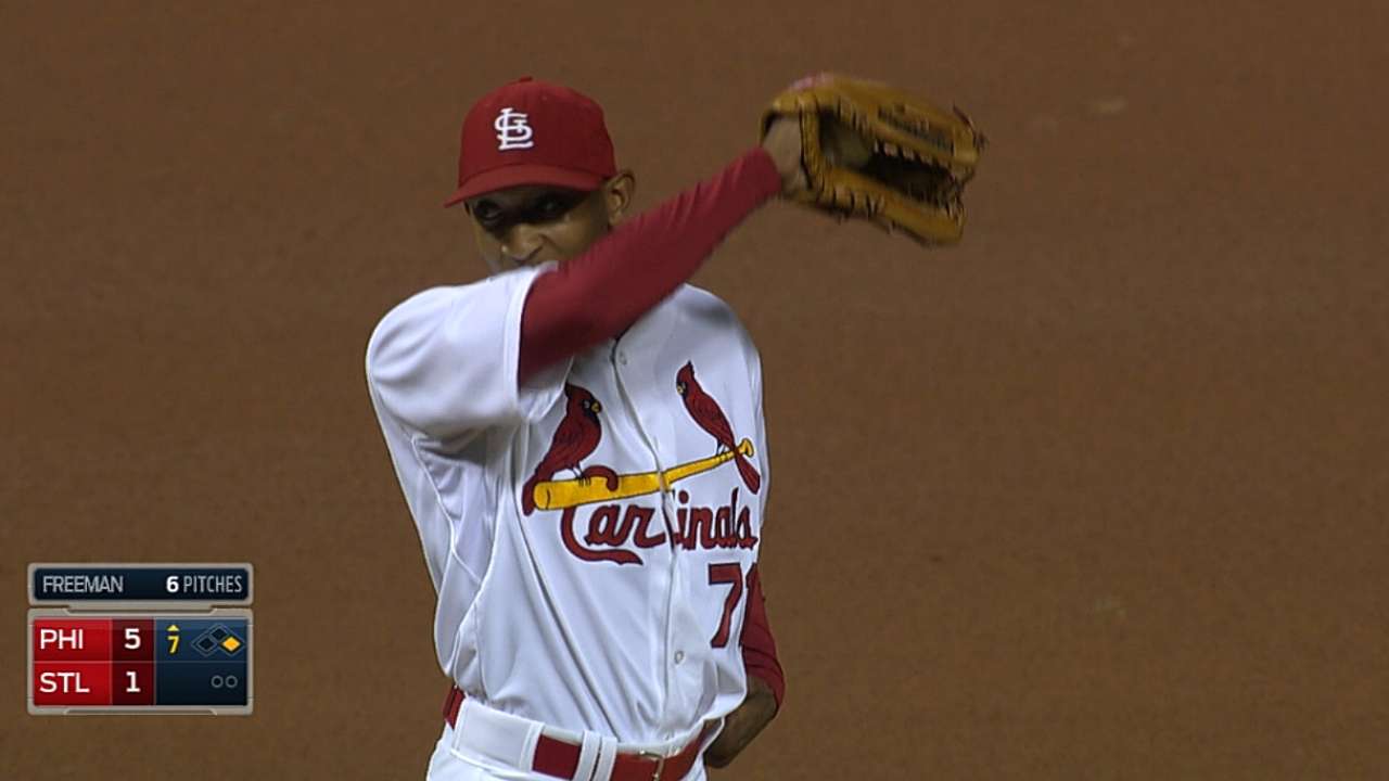 Moths swarm Cardinals, Phillies at Busch Stadium