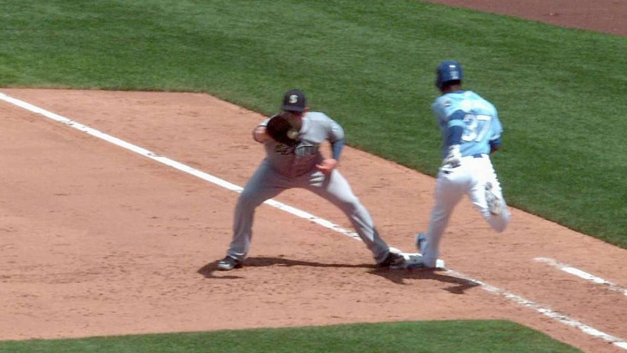 Mariners gain with overturned safe call vs. KC
