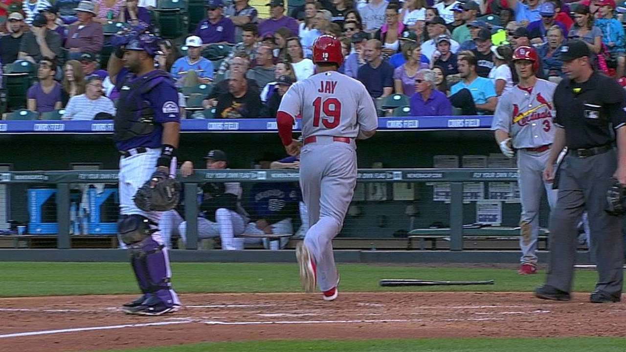 Lynn, jonrones levantaron a Cardenales en Colorado