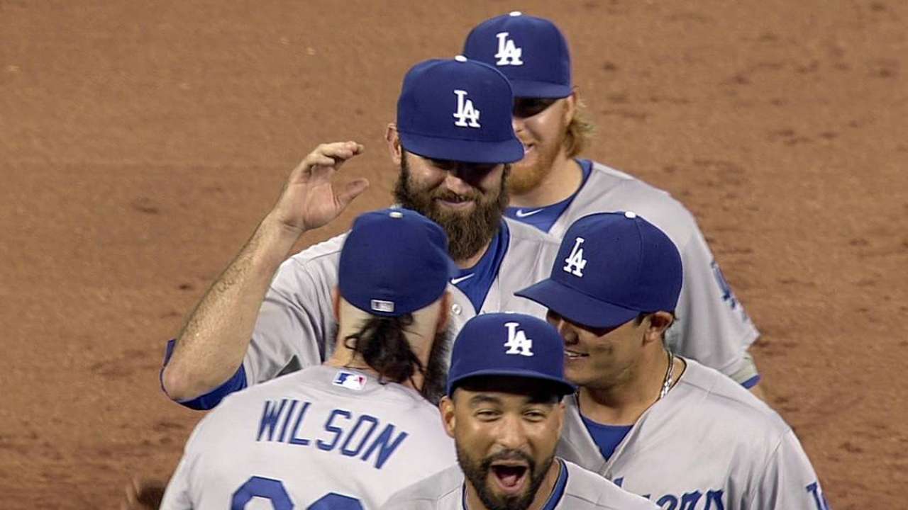 Van Slyke secures win with his fingertips