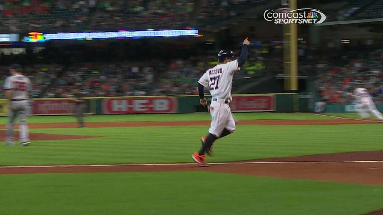 Cosart domina a Bravos y Astros sacan el del honor