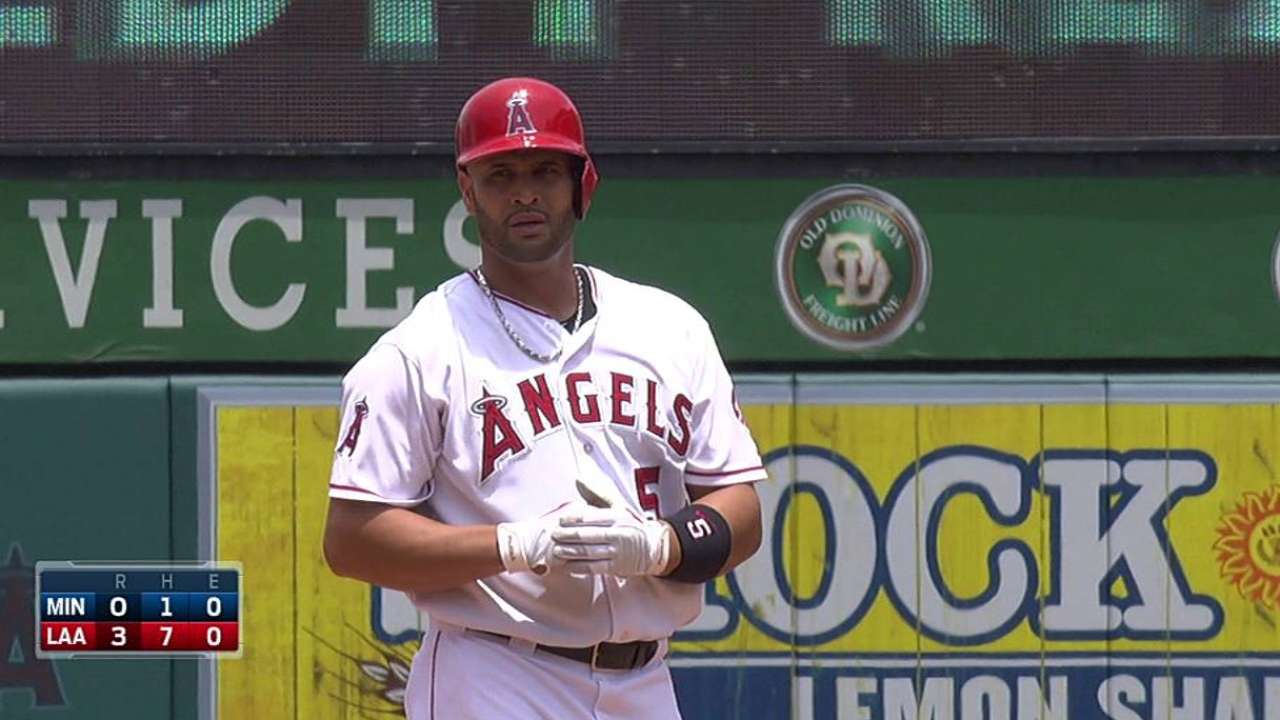 Pujols pega tres hits en triunfo de los Angelinos