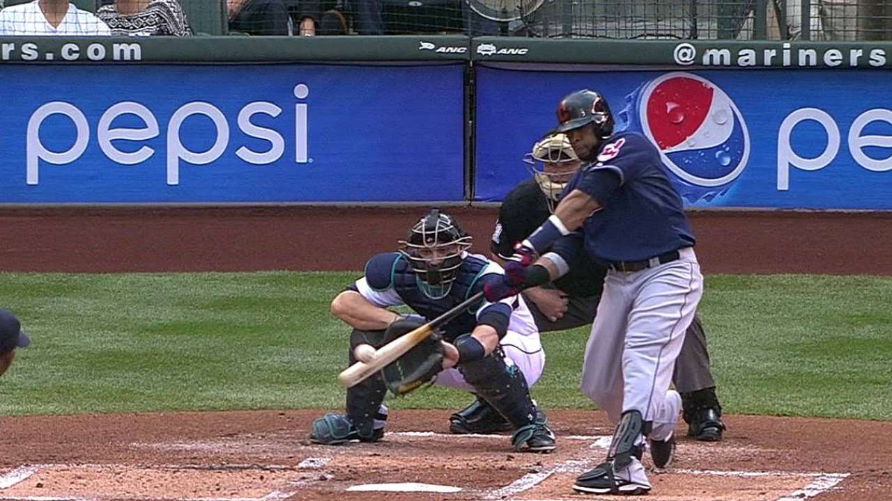 Tomlin lanza joya de un hit en victoria de Cleveland