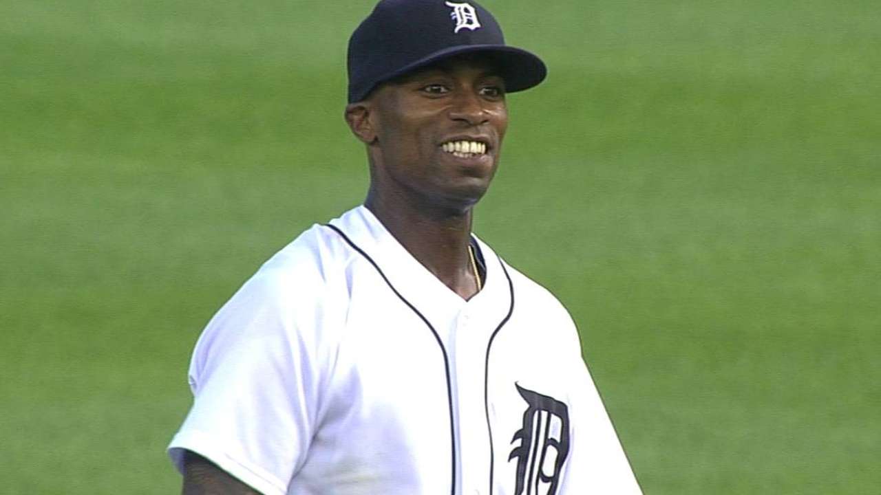 Jackson delights fans with rare (for him) diving grab