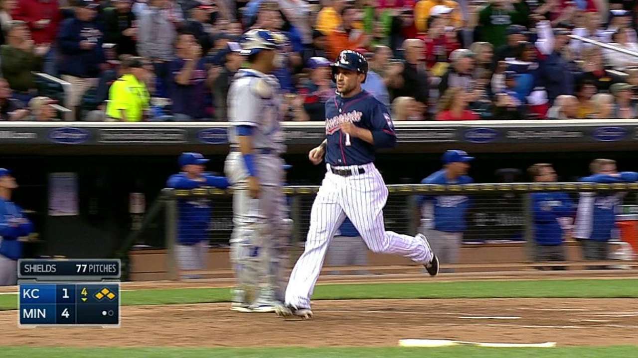 Mauer exits with strained right oblique
