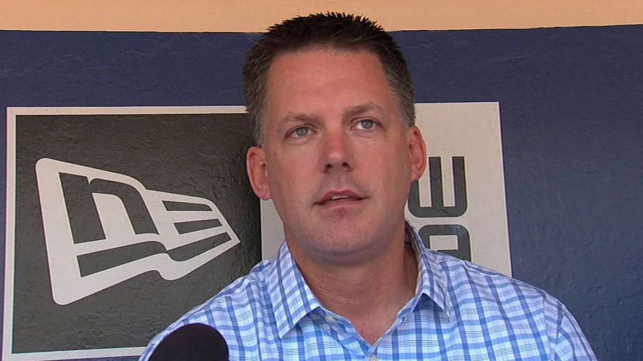Padres ink Smith to two-year extension