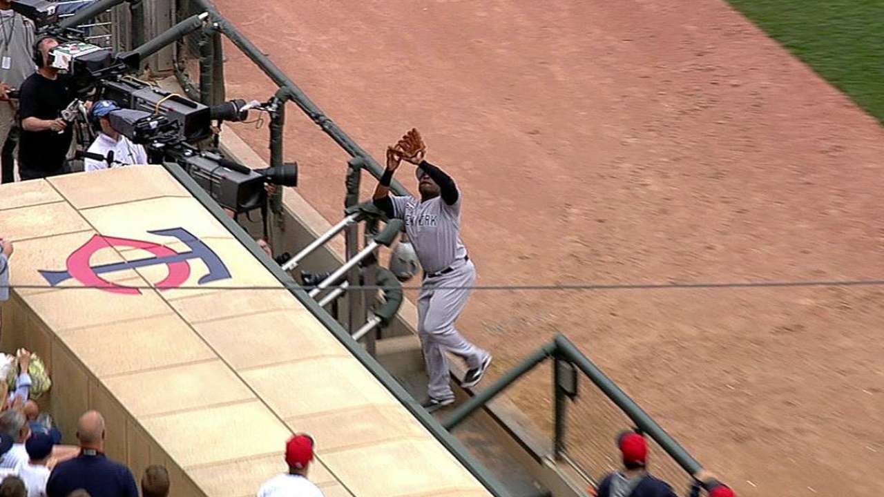 Gardenhire's challenge overturns acrobatic catch