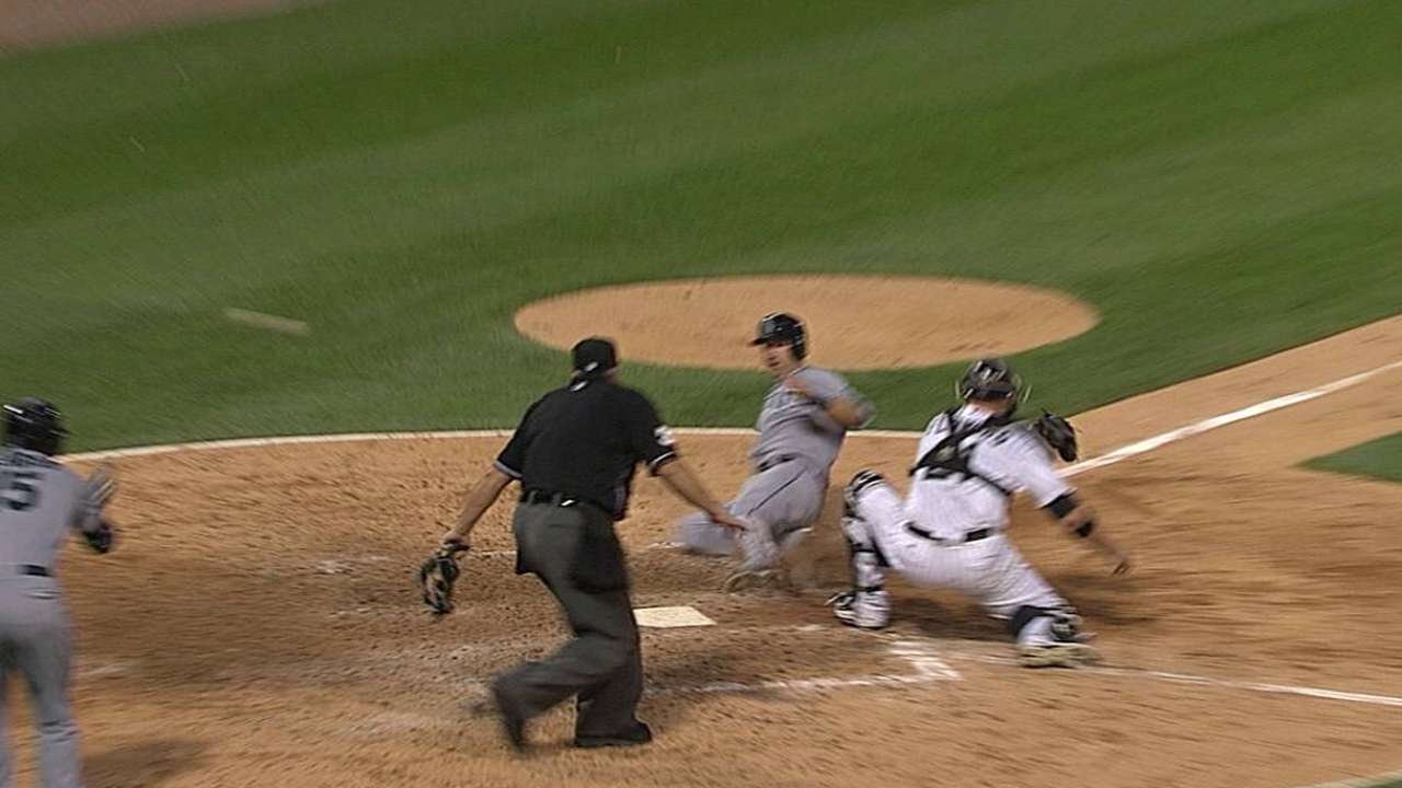 Elias can't contain fellow countrymen Viciedo, Abreu